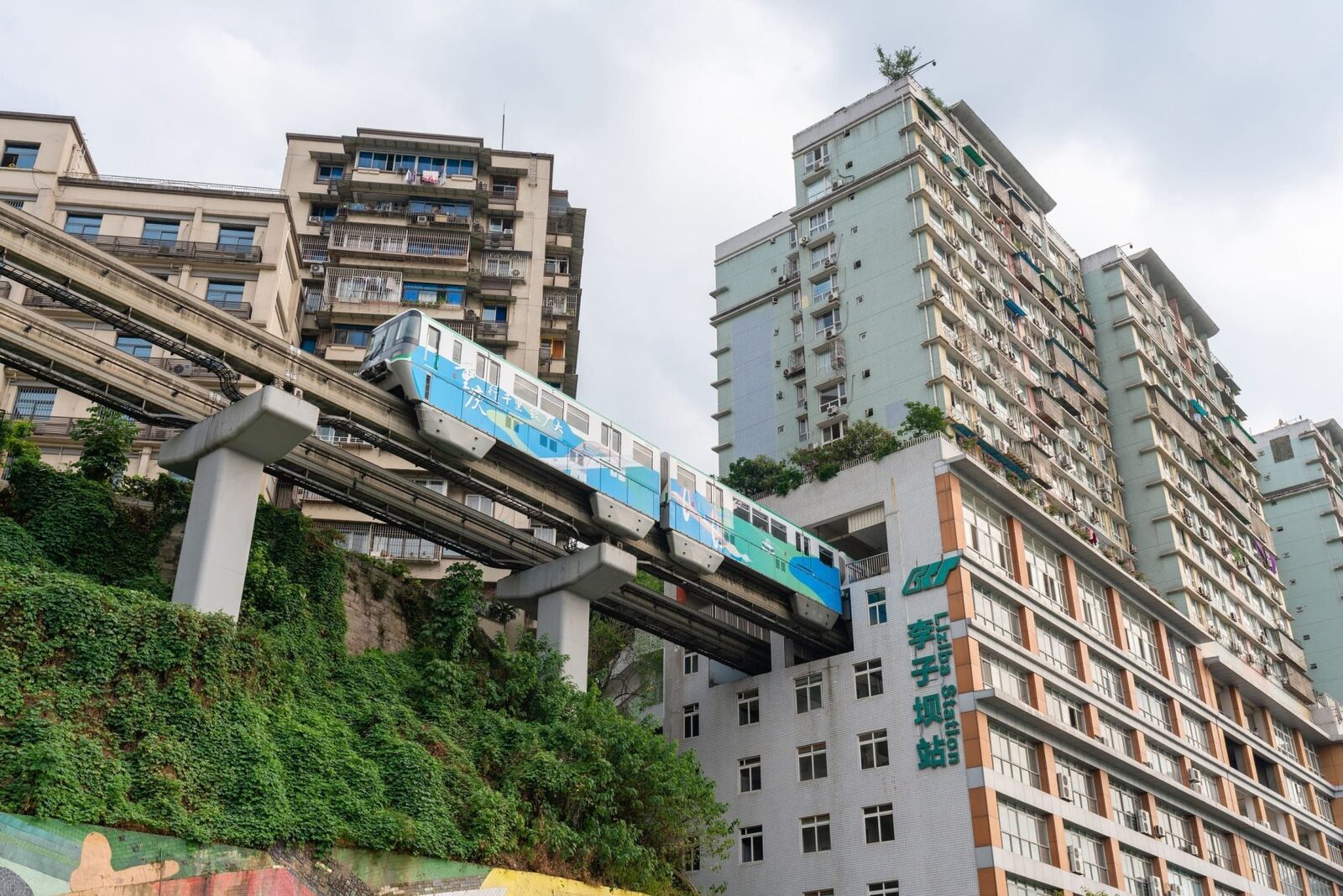 Liziba monorail viewing platform