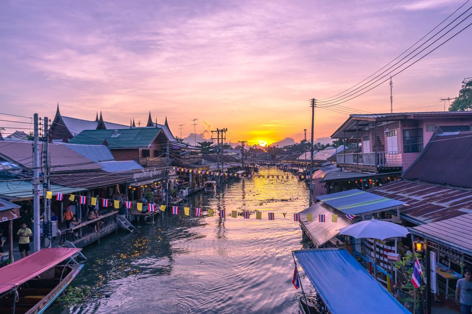 Highlights of the Bangkok and Ayutthaya 5-day private charter: Damnoen Saduak Floating Market