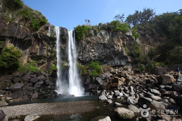 Jeongbang Falls