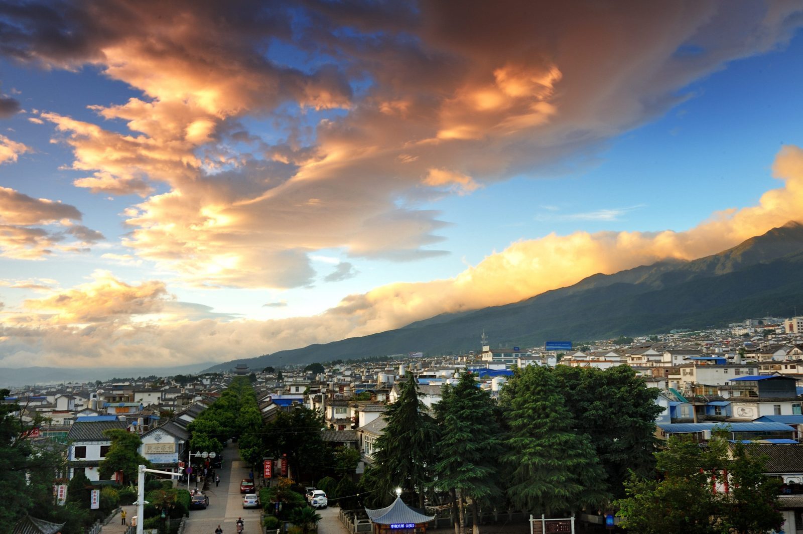 Streets of Dali Ancient Town at dusk with Cangshan Mountain